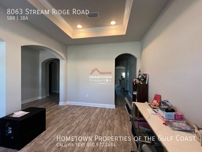 Building Photo - Spacious 5-Bedroom Retreat with 3 Luxuriou...