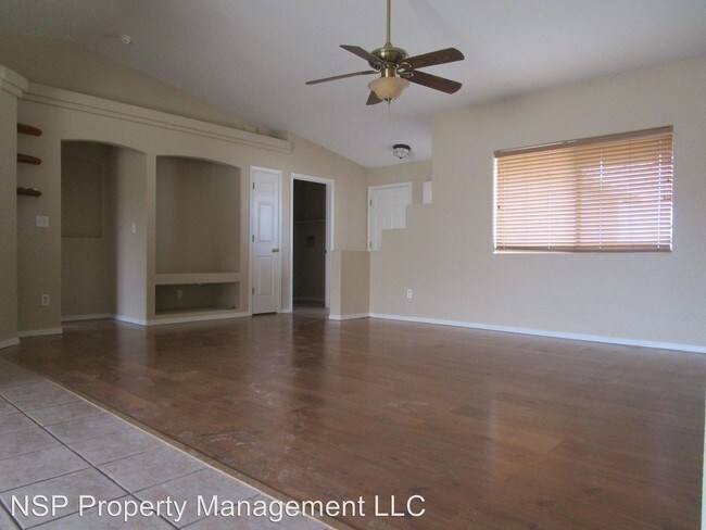 Building Photo - 3092 Daytona Ave