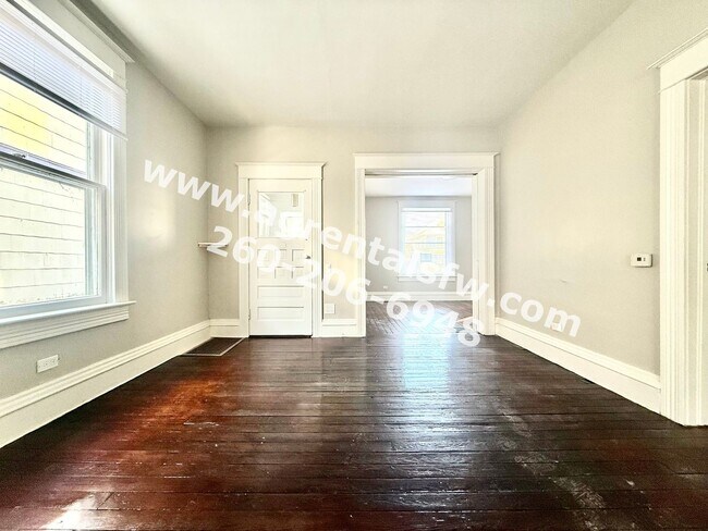 Building Photo - 3 Bedroom House