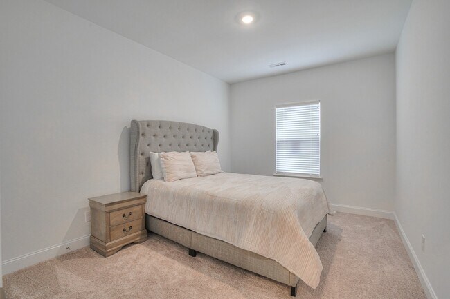 Building Photo - 2309 Laurelstone Dr