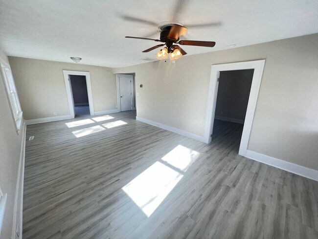 Foto del edificio - 2 Bed 1 Bath Springfield, MO