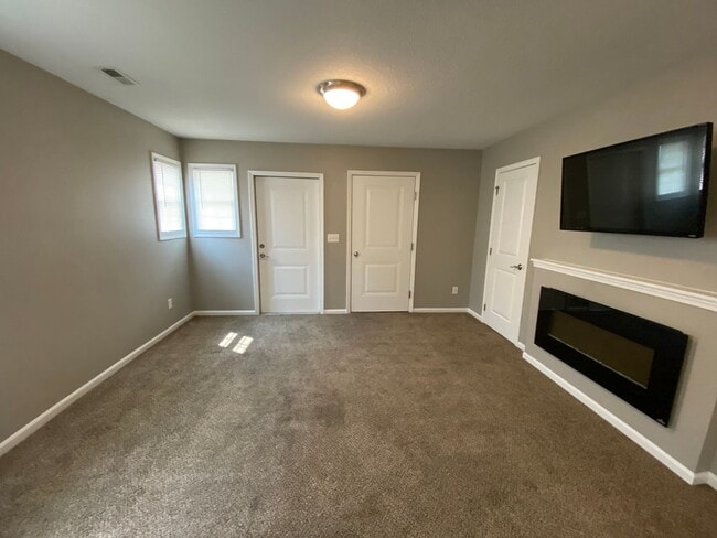 Building Photo - Fox Run Townhomes 1