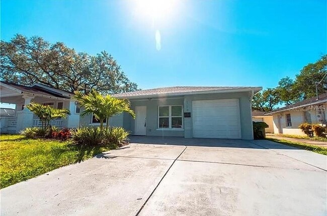 Building Photo - 104 W Osborne Ave