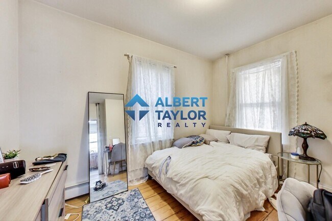 Building Photo - 47 Hillside St