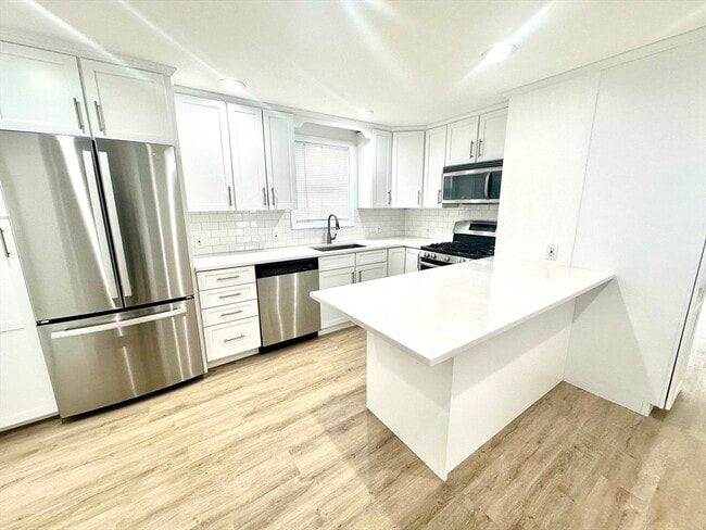 Building Photo - 11 Carlton St