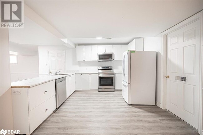 Building Photo - 30 Brouwer Crescent