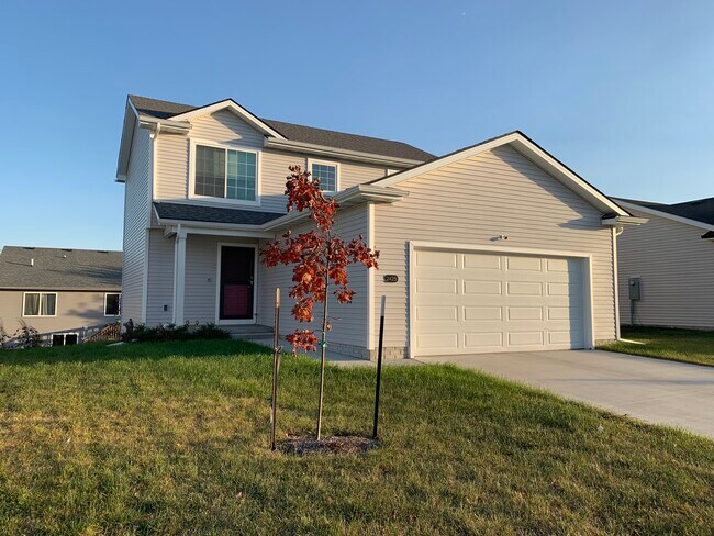 Building Photo - 2425 Whispering Ridge Dr