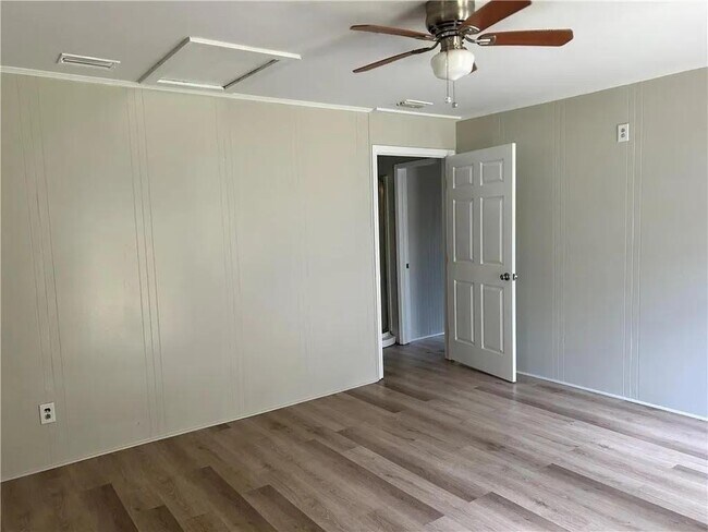 Foto del edificio - 643 Gehrig Ave