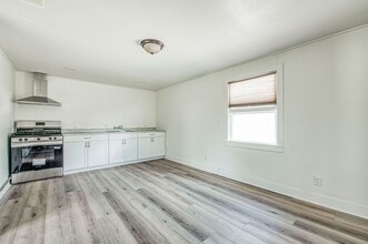 Building Photo - 141 E Hedges Ave