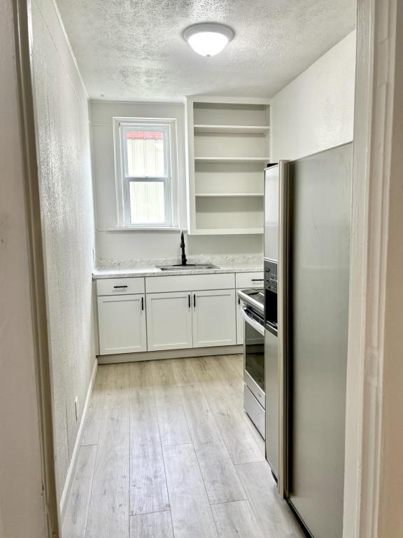 Foto principal - 404 E Bond St