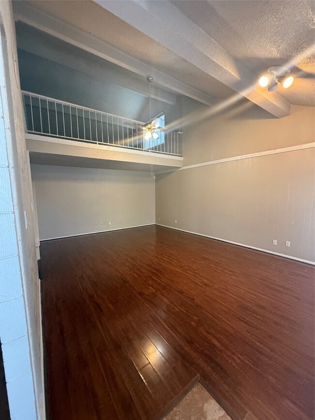 Foto del edificio - 5207 Sweetwind Ln