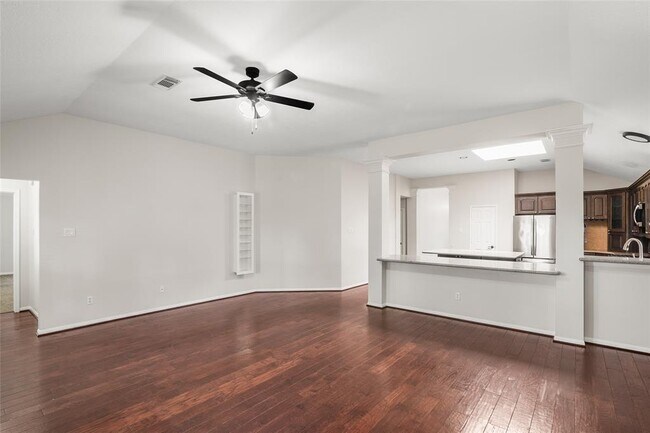 Building Photo - 23242 Willow Canyon Dr