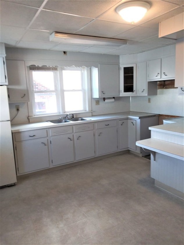 Primary Photo - 325 W Caracas Ave