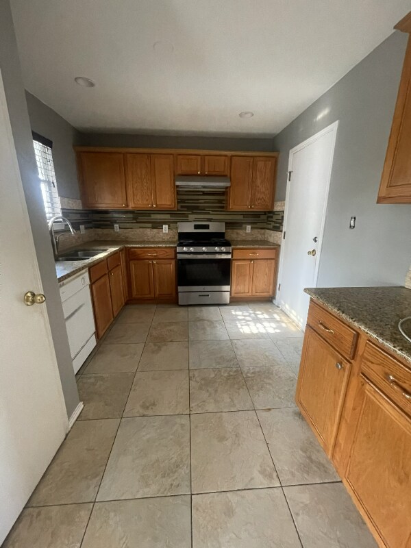 Building Photo - 15101 Mimebark Way