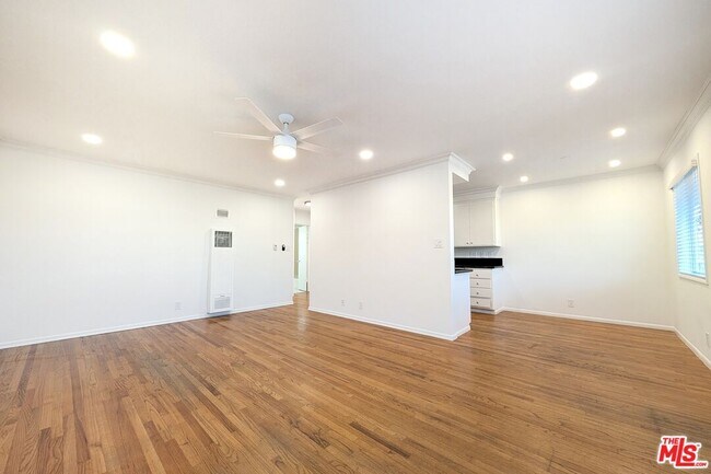 Foto del edificio - 224 Bicknell Ave