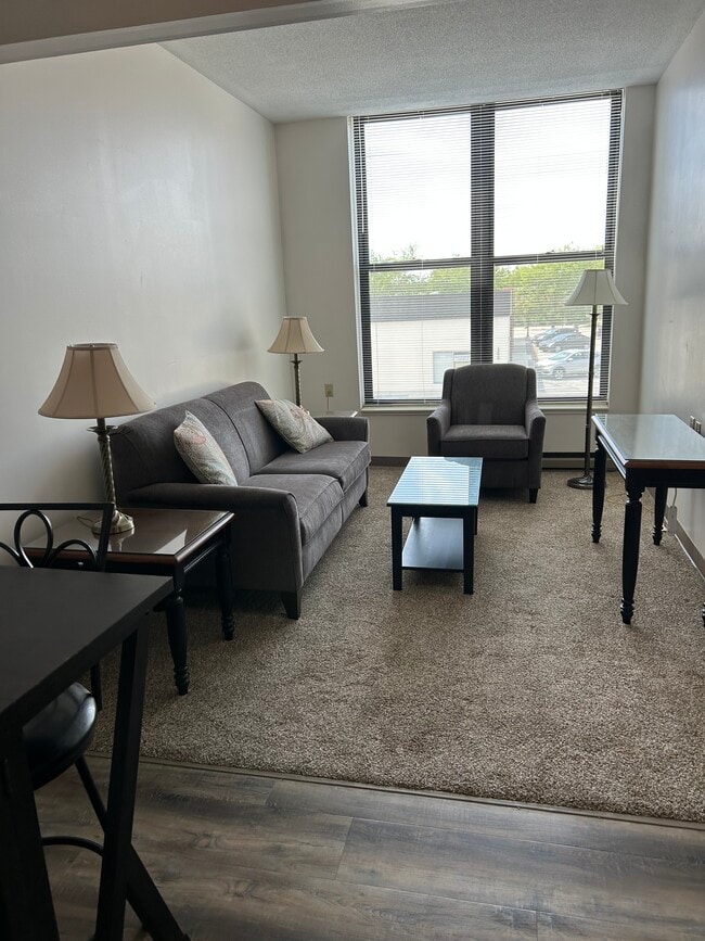 Foto del edificio - 324 W Crawford St