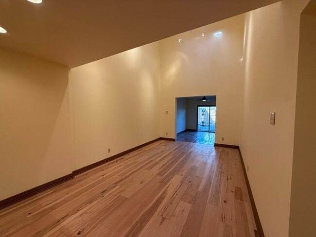 Building Photo - 12513 Burninglog Ln