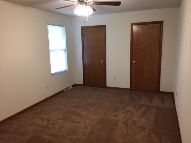 Building Photo - AVAILABLE NOW!! 3 BEDROOM DUPLEX!