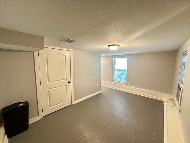 Foto del edificio - 1304 Ave N Ursuline St