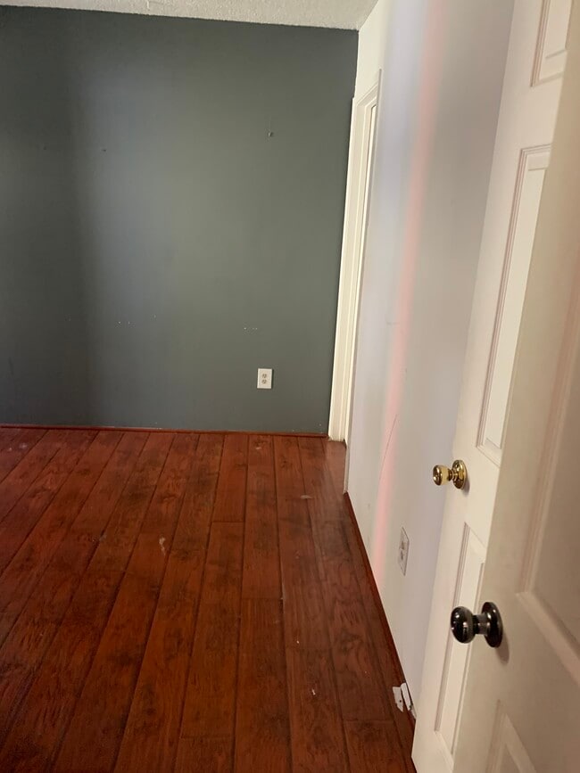 Building Photo - 6151 Reseda Blvd