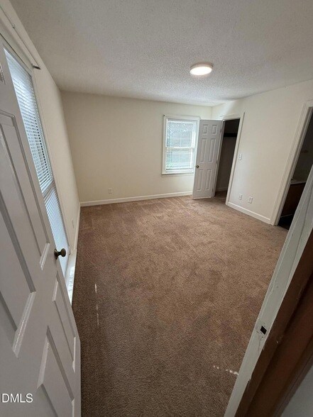 Foto del edificio - 3511 Ivy Commons Dr