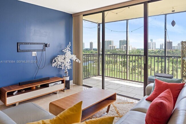 Foto del edificio - 20335 W Country Club Dr