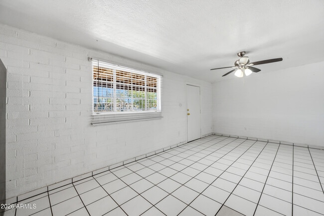 Building Photo - 3905 W Almeria Rd