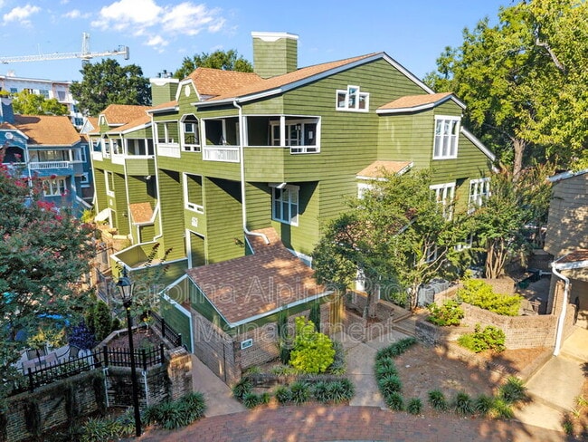 Photo - 425 W 8th St House