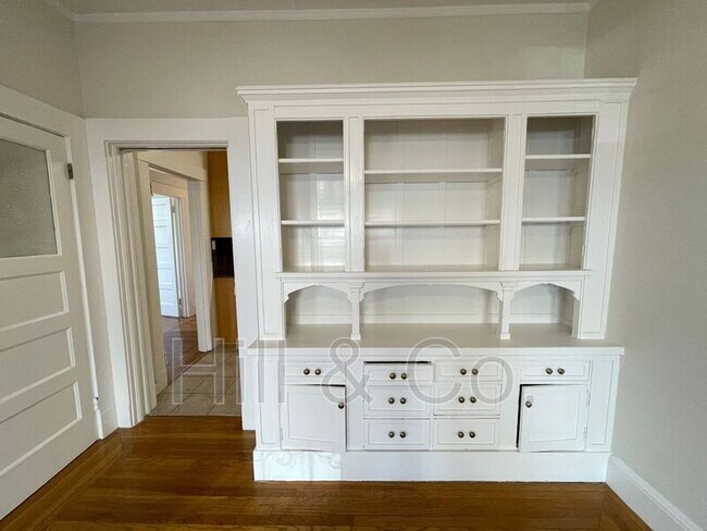 Foto del edificio - 214-14 Carl St