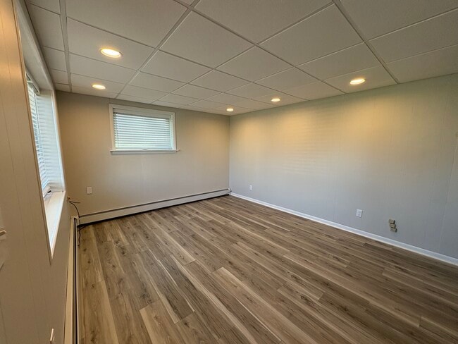 Building Photo - 211 Tulip Cir