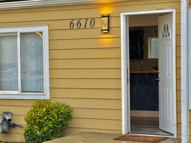 Foto del edificio - Stunning, Newly Renovated 3BR | 1BA