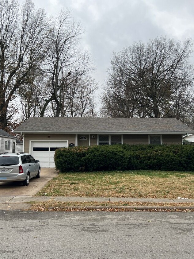 Primary Photo - 2 Bed/ 2 Bath