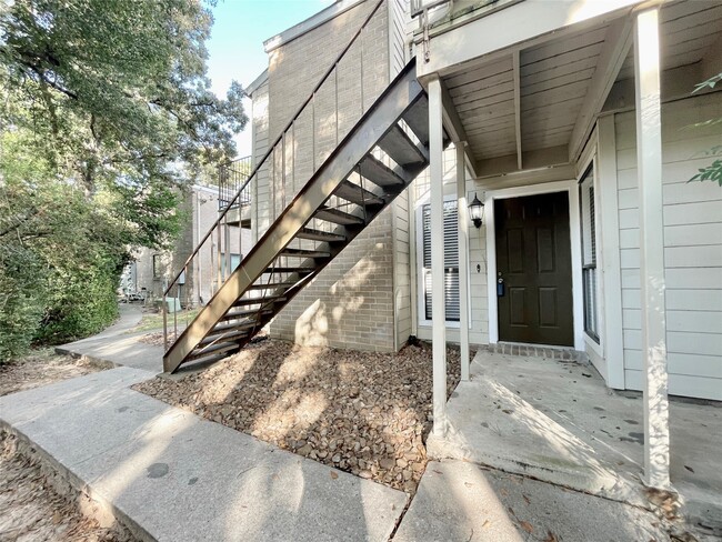 Building Photo - 3500 Tangle Brush Dr