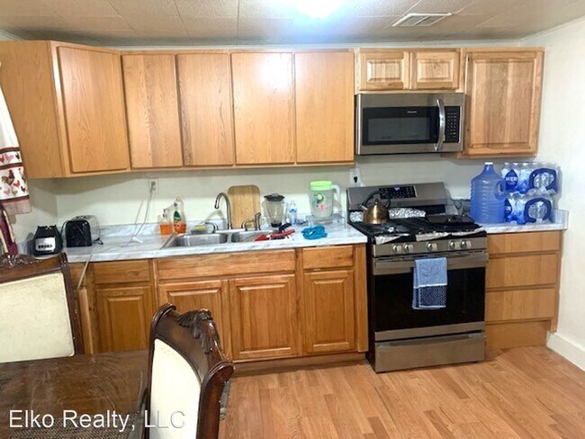 Building Photo - 4 br, 2 bath House - 566 S. 9th Street