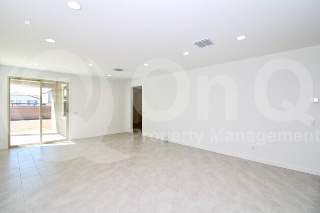 Building Photo - 4119 E Sagebrush St