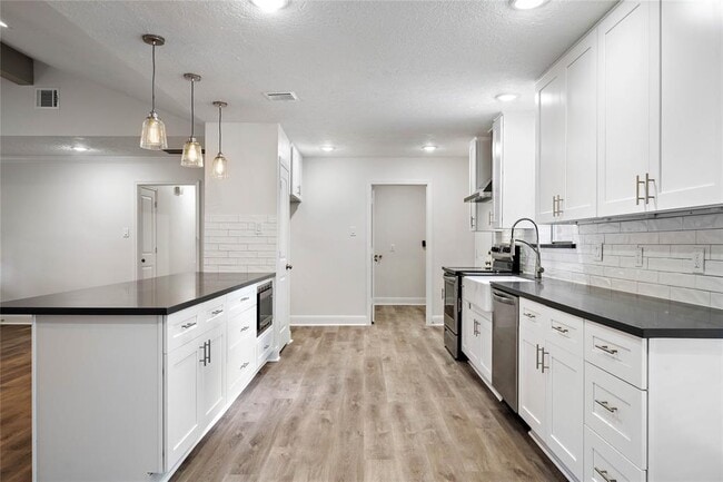 Building Photo - 22722 Provincial Blvd