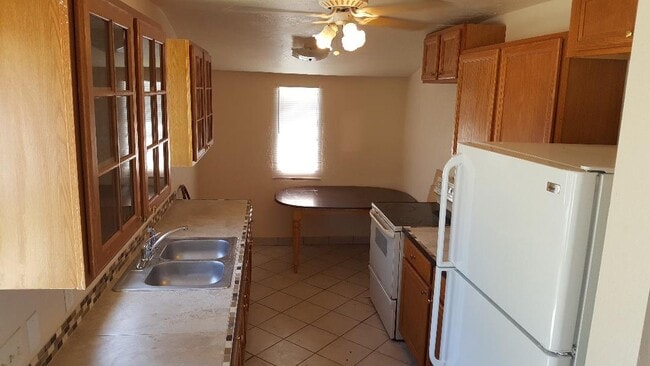 Building Photo - 434 N Osprey Ave