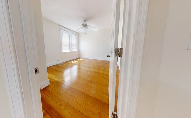 Building Photo - 5 Barrows St