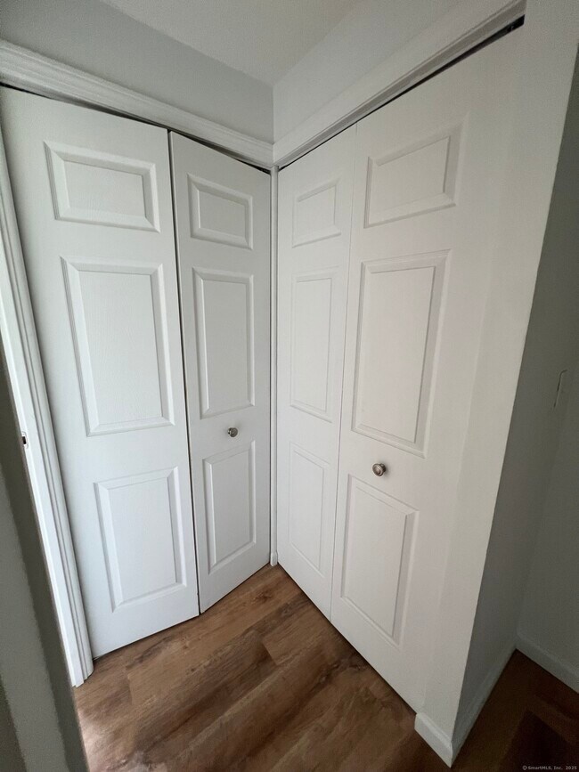 Foto del edificio - 174 Burgundy Hill Ln