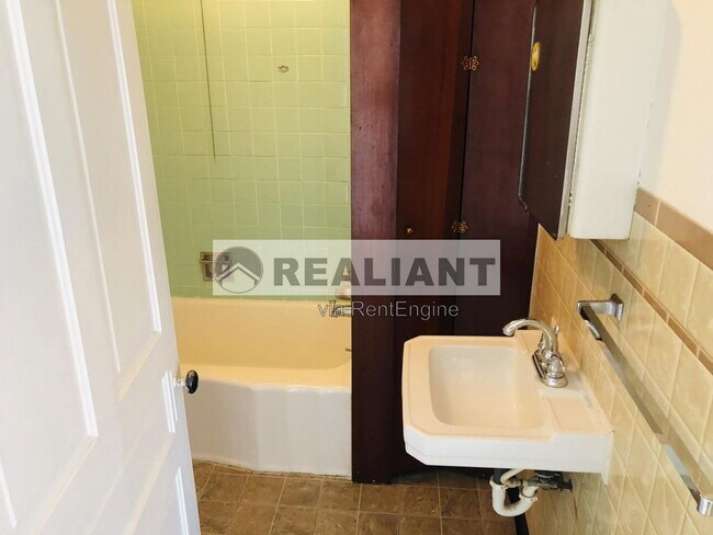 Foto del edificio - 121 E 9th St