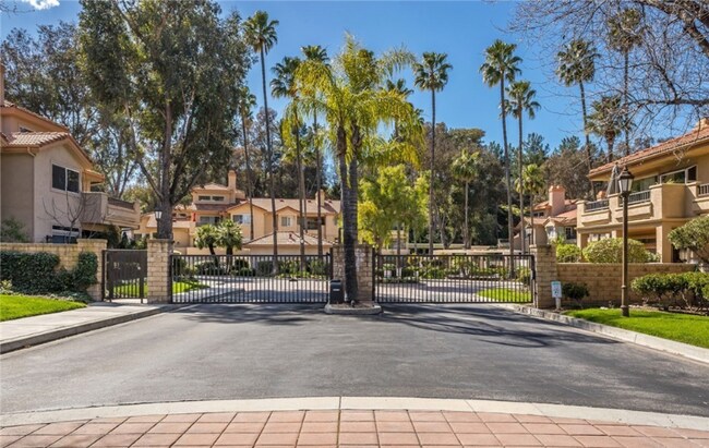 Foto del edificio - 25855 McBean Pkwy