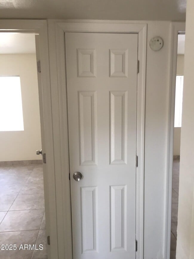 Foto del edificio - 1222 E Mountain View Rd