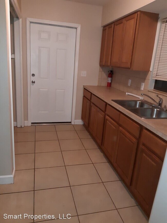 Foto del edificio - 2 br, 2 bath House - 825 Fox Lake Drive