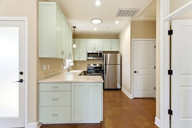 Foto del edificio - Sunny & Private 1BR Home in Prime Santa Cruz Location