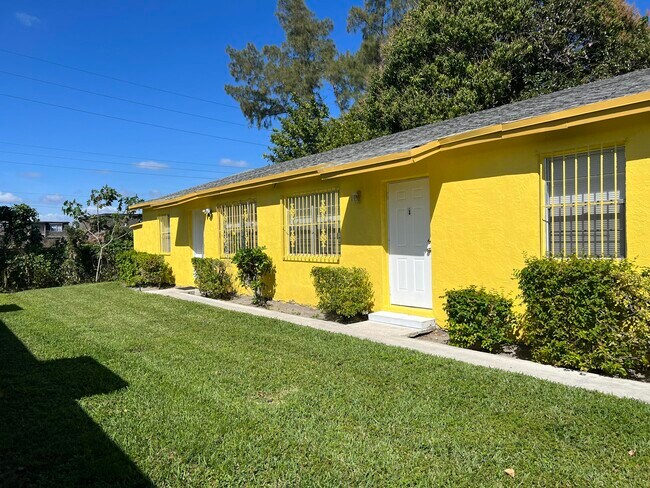 Building Photo - 3807 Windsor Ave