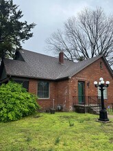 Building Photo - 411 S Jackson Ave