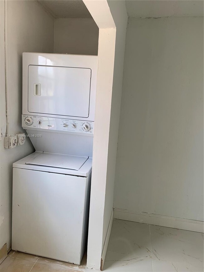 Foto del edificio - 3 bedroom in Miami Gardens FL 33056