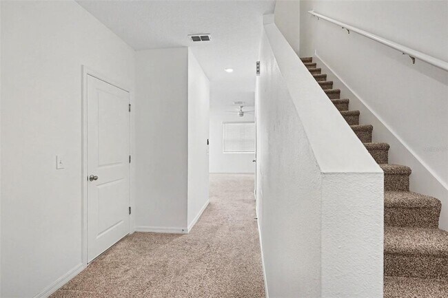 Building Photo - 868 Grandin St
