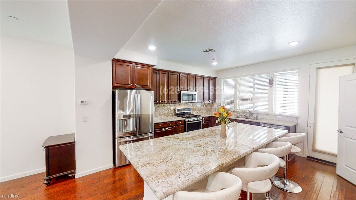 Primary Photo - 4 br, 3.5 bath Townhome - 212 Montalcino C...