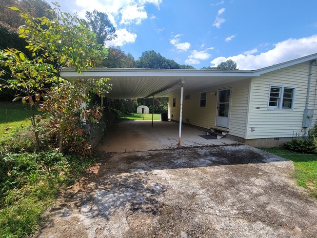 Foto del edificio - 1446 Camp Branch Rd